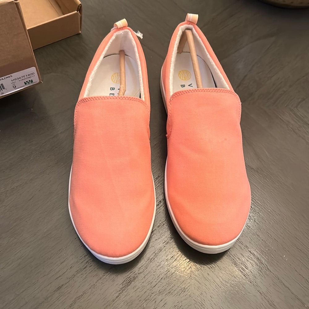 Women’s Vionic Marshall Canvas Slip On – Papaya (WIDE) - Picture 4 of 12